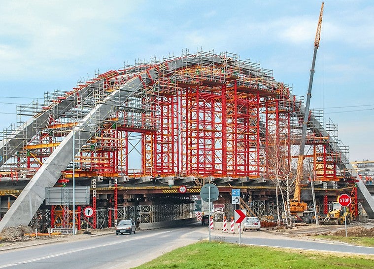 W ramach budowy północno-wschodniej obwodnicy Chrzanowa powstał wiadukt łukowy nad ulicą Trzebińską.