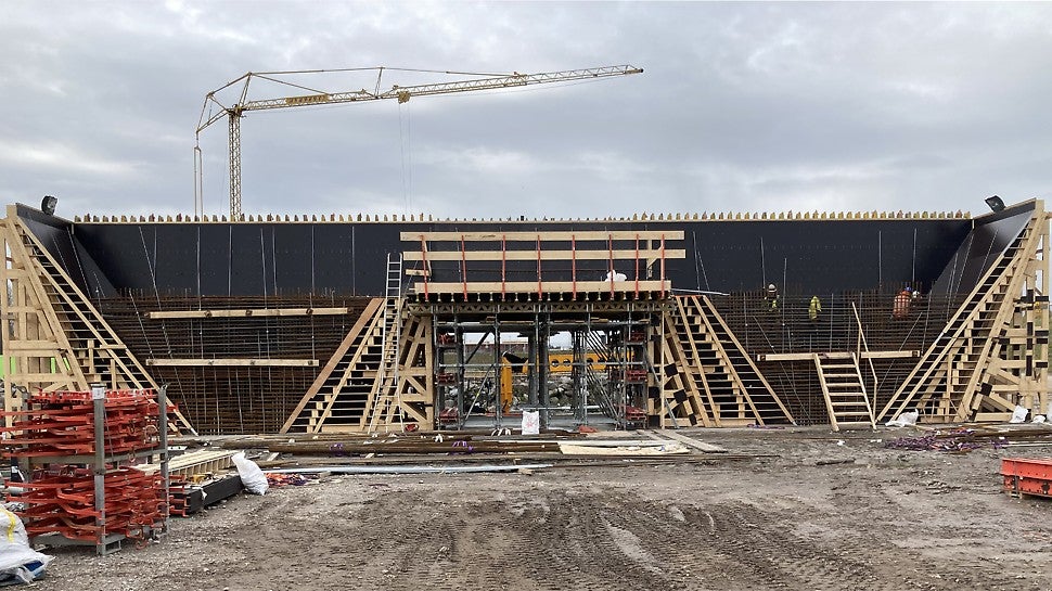 Voor de vormgevingtechnische uitdagingen van de pijlers, hebben de engineers van PERI een perfecte oplossing bedacht.