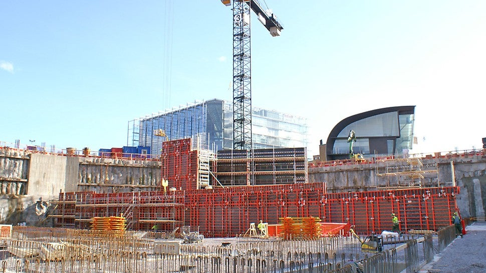 Musiikkitalon ympärillä sijaitsee paljon merkittäviä rakennuksia Helsingin keskustassa.