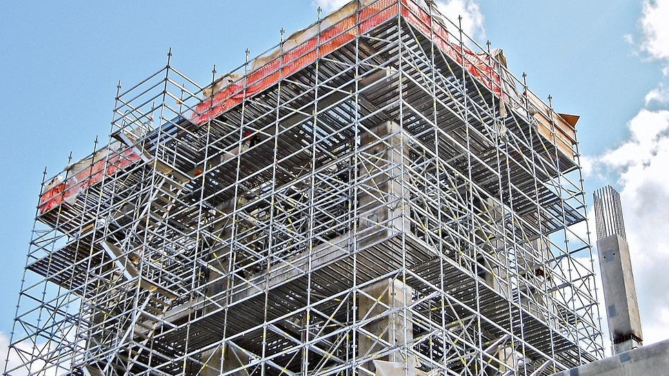 Комплекс &quot;Тобольск-Полимер&quot; насчитывает порядка 40 объектов общезаводского хозяйства. Компания PERI за короткий срок поставила на объект более 230 тонн универсальных строительных лесов PERI UP Flex с настилами UDI.