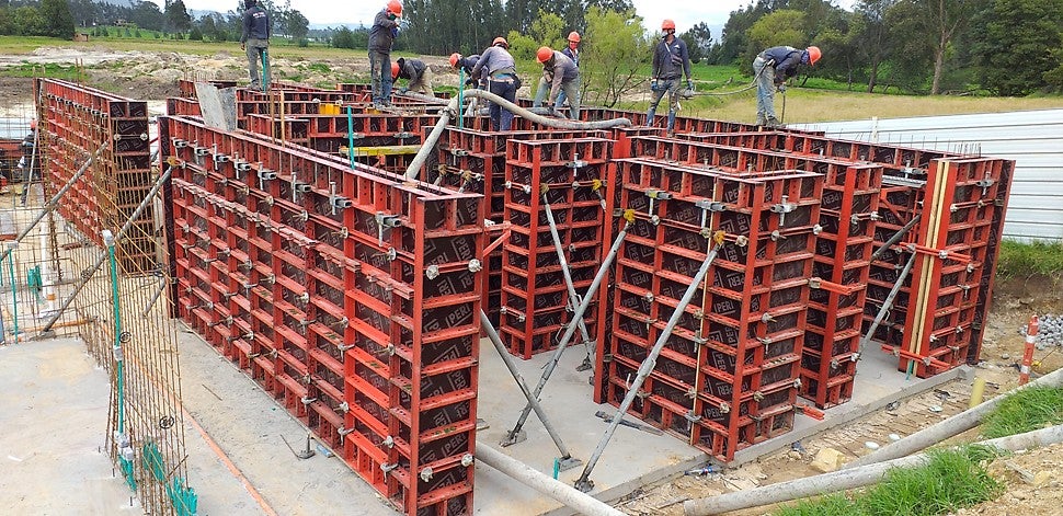 El sistema de encofrado LIWA, es la opción acertada para encofrar muros con diferentes geometrías. 