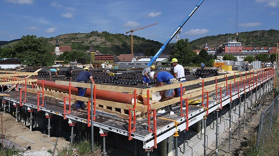 Mithilfe der SKYDECK wurde die Deckenfläche geschalt und in Form gebracht.
