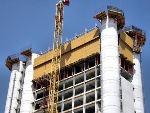 Vista laterale del palazzo