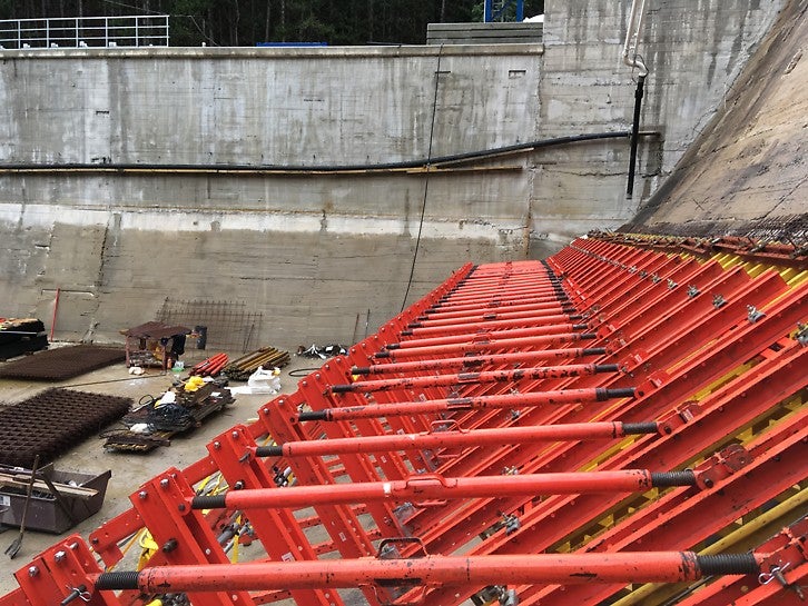 Реконструкция на яз. Студена с едностранен катерещ кофраж