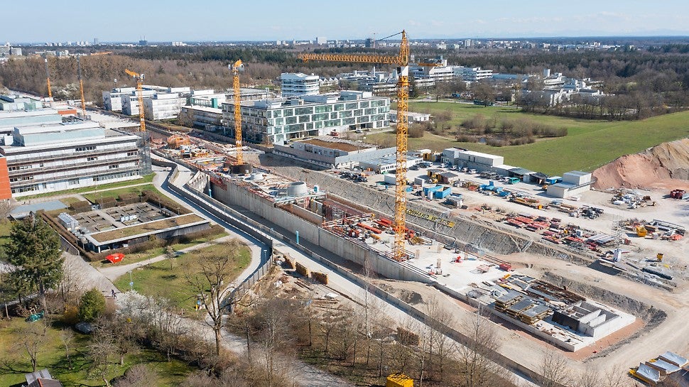 Die knapp 1 km lange U6-Verlängerung schließt Martinsried und seinen Wissenschaftscampus an das Münchner U- Bahn-Netz an.