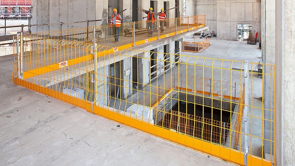 PROKIT EP 110 is the quickly assembled safety barrier for open building edges Side mesh barriers, posts and assembly feet for slabs or walls allow flexible use without any planning effort.