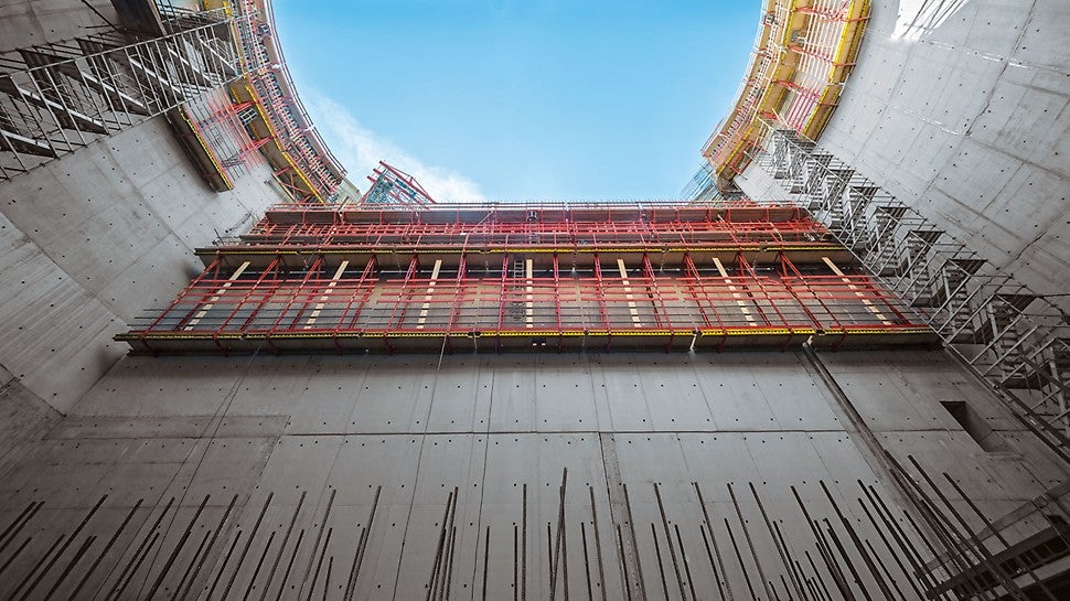 Eine projektspezifisch erarbeitete Schalungs- und Gerüstlösung von PERI unterstützt den raschen Baufortschritt des imposanten Emscher-Pumpwerks in Oberhausen.