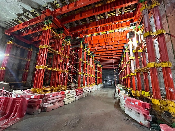 The HDS heavy-duty shoring system is specially designed for heavy loads in pre-cast segmental bridges and other special applications.