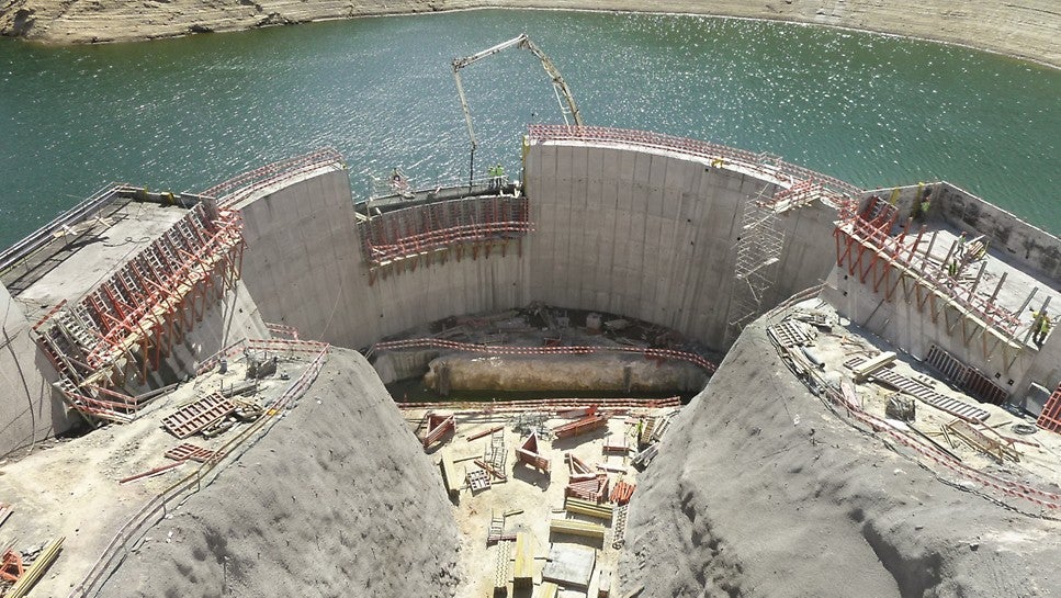 Visualização da zona superior onde se realizará o canal da tomada de água<br/>