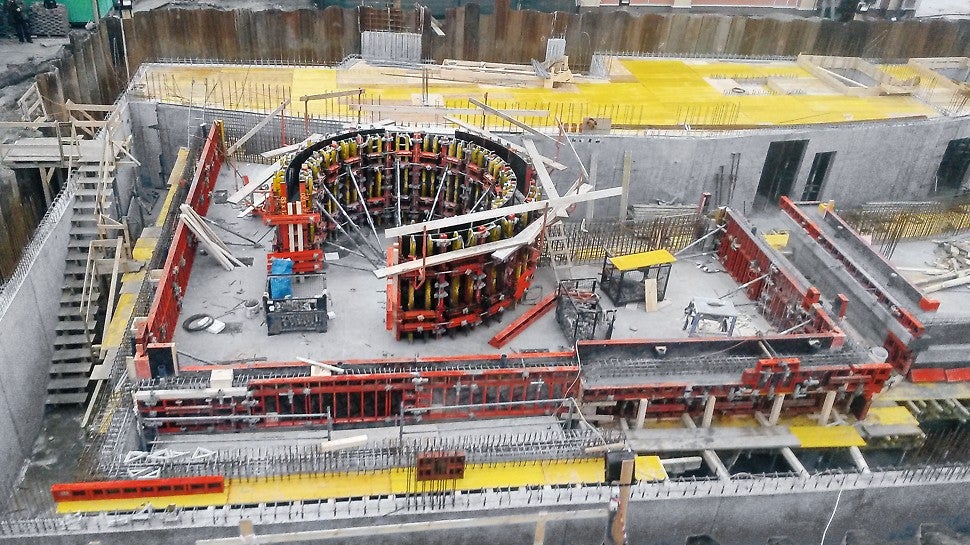 Oblúkové tvary bazénov odliate pomocou systémov debnenia MULTIFLEX, RUNDFLEX a QUATTRO.