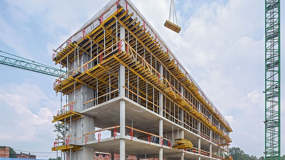 Deskowanie w systemie MULTIFLEX, bezpieczne na każdym etapie realizacji. <br/>