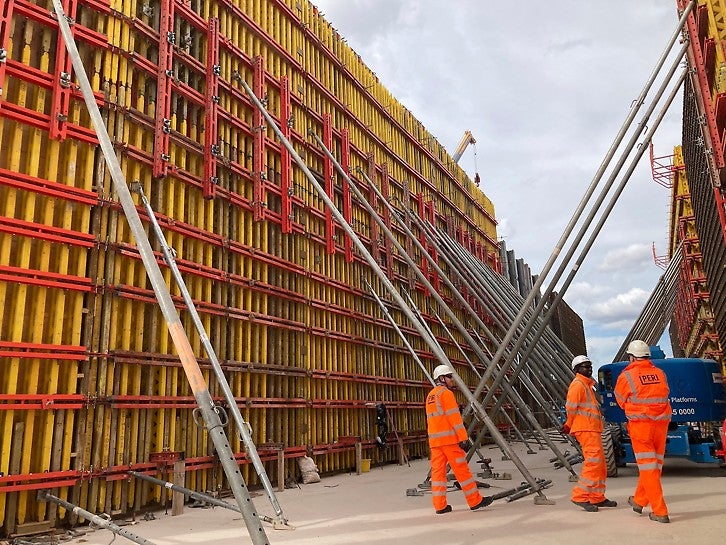 Unlike standard pre-built panel systems, VARIO is assembled from individual steel walers, timber girders, and a plywood face. 