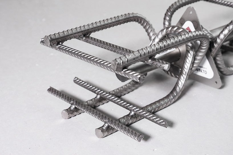 Nodrošina bīdes spēku pārnesi izplešanās šuvēs