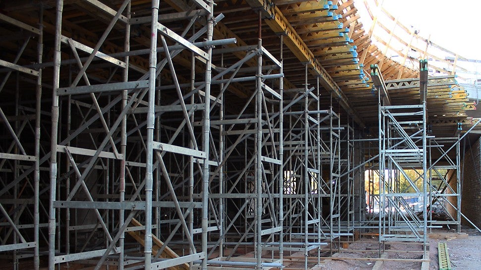 Nopeasti asennettavaan ST 100 –järjestelmään kuuluu vain 5 erilaista osaa, mikä pienentää varastomääriä ja lisää käytettävyyttä.