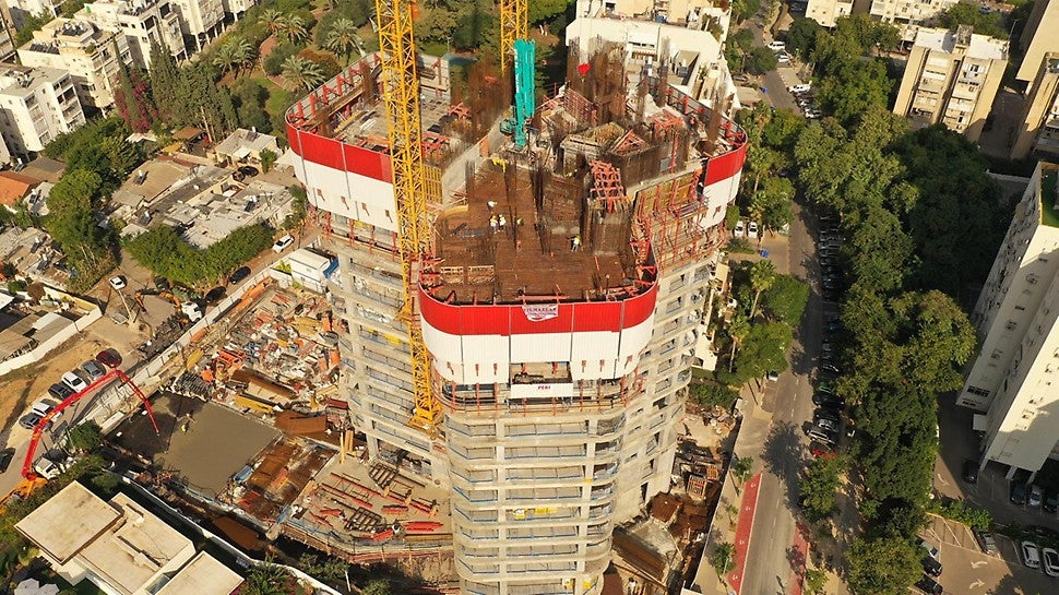 מערכת פנלי הגנה היקפית מסוג RCS-P לחזיתות הפתוחות, מתוכן 6 פנלים מעוגלים לפי גאומטריית הבניין.<br/>פלטפורמות מטפסות חיצוניות מסוג RCS-C עבור הקירות החיצוניים של הגרעין ושל הממ&quot;דים.<br/>מתקן מטפס RCS-I עבור תבניות פנימיות של הממ&quot;דים.<br/>