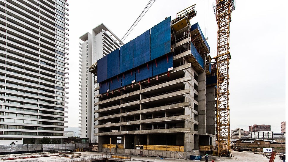 Cuenta con una superficie aproximada de 11.500 m2 construidos en 3 niveles de subterráneos y 21.500 m2 en 29 pisos de altura. El destino del edificio es residencial, con una dotación total de 243 departamentos.