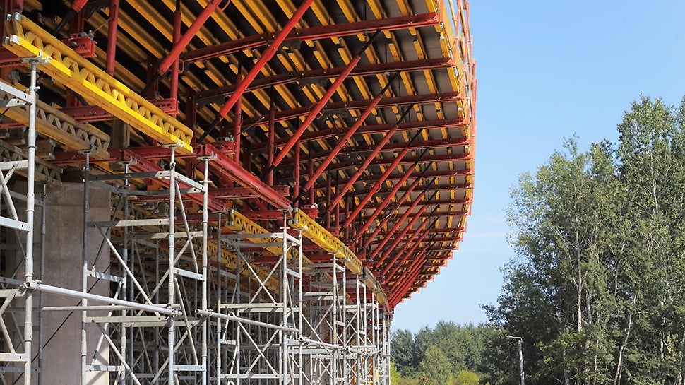 Układ krążyn w łuku.