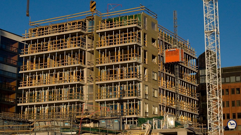 Jälkituentaa MULTIPROP-holvituilla: MRK-kehykset voidaan peruskerroksissa poistaa asennuksen ja holvin kovettumisen jälkeen ja käyttää ylempien kerrosten asennuksessa.