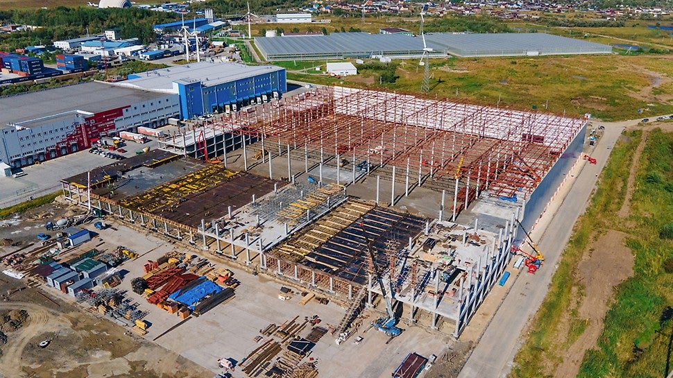 Опалубка перекрытий PERI прекрасно подходит для заливки больших пролетов, перекрытий сложного планового очертания, а также в условиях сборки и монтажа системы в ограниченном пространстве.