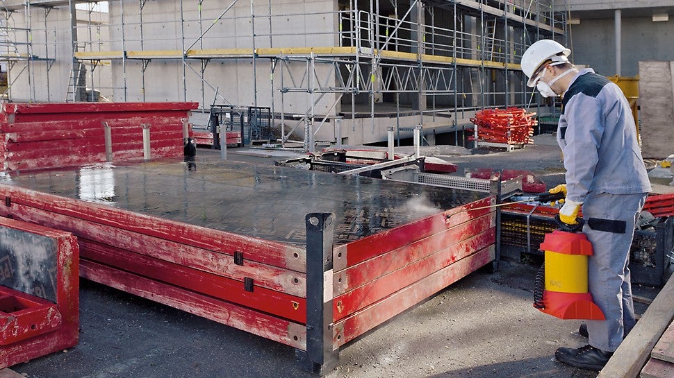 Öljy tulee levittää ohuesti ja tasaisesti. Soveltuu käytettäväksi vain PERI:n ruiskuvälineiden ja -suuttimen kanssa.<br/>