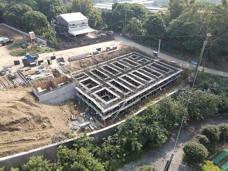 DUO system formwork is universal and can be used for different types of concrete structures such as walls, columns, slabs, and foundations.