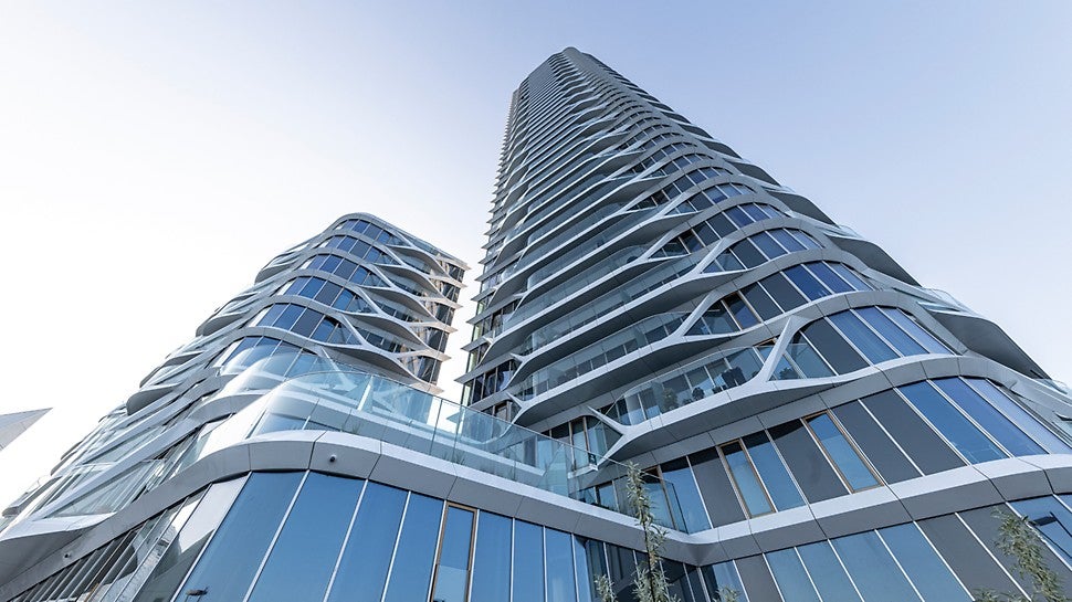 Med en imponerende højde på 142 meter skiller det århusianske vartegn sig ud, og navnet &#039;Fyrtårnet&#039; er heller ikke uden grund.