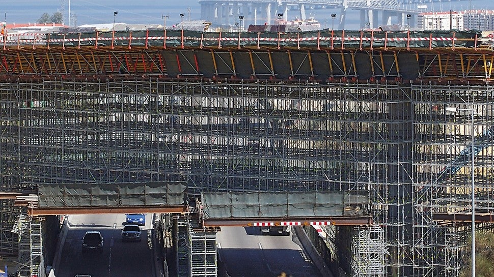 Passagem Superior 16B: vista geral da estrutura em fase de betonagem