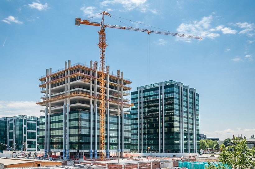 Jednostavna i brza montaža sistemske oplate omogućava znatnu uštedu u vremenu.