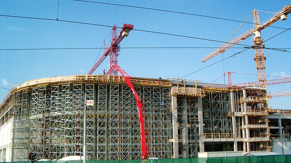 MULTIFLEX oplata međuspratnih konstrukcija i PERI UP nosiva skela međusobno su optimalno prilagođene.<br/>
