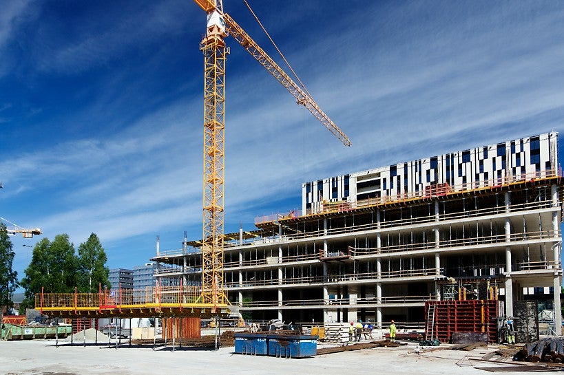 Ultramodernne ja tõeliselt urbanistlik Ülemiste City ärilinnak areneb suurel kiirusel. 13-korruselisele Öpiku esimesele majale on kerkimas kõrvale ka teine, moodustades seni suurima büroohoonete kompleksi Eestis.