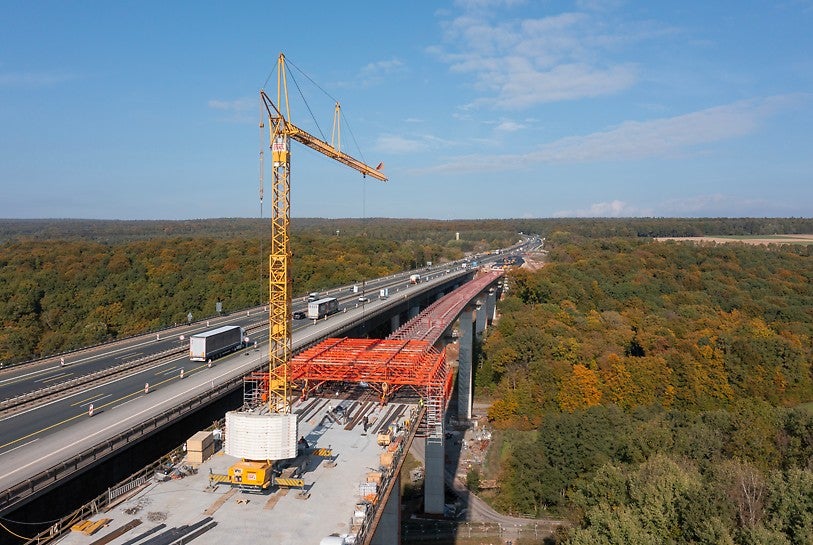 Wir sind Ihr starker Partner im Brückenbau. Mit umfassendem Expertenwissen, innovativen Lösungen und erstklassigen Rundum-Serviceleistungen, begleiten wir Sie von der Planung bis zur erfolgreichen Fertigstellung Ihres Brückenbauprojektes.