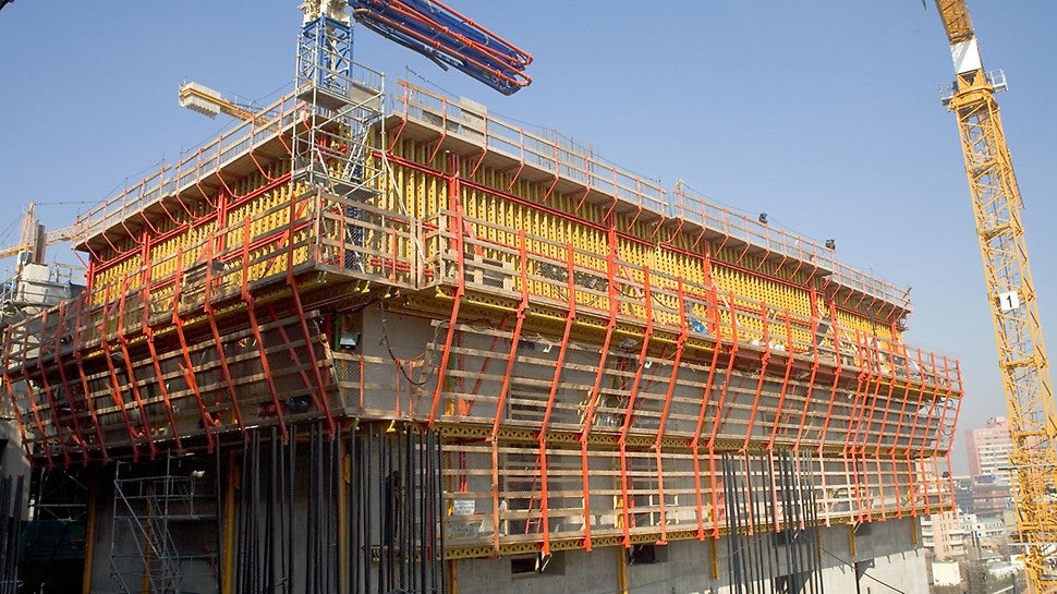 Proyecto de 600 mil metros cuadrados, que contempla un Mall de cuatro niveles con más de 200 locales comerciales, dos supermercados, dos hoteles, catorce salas de cine y cinco subterráneos para estacionamientos.