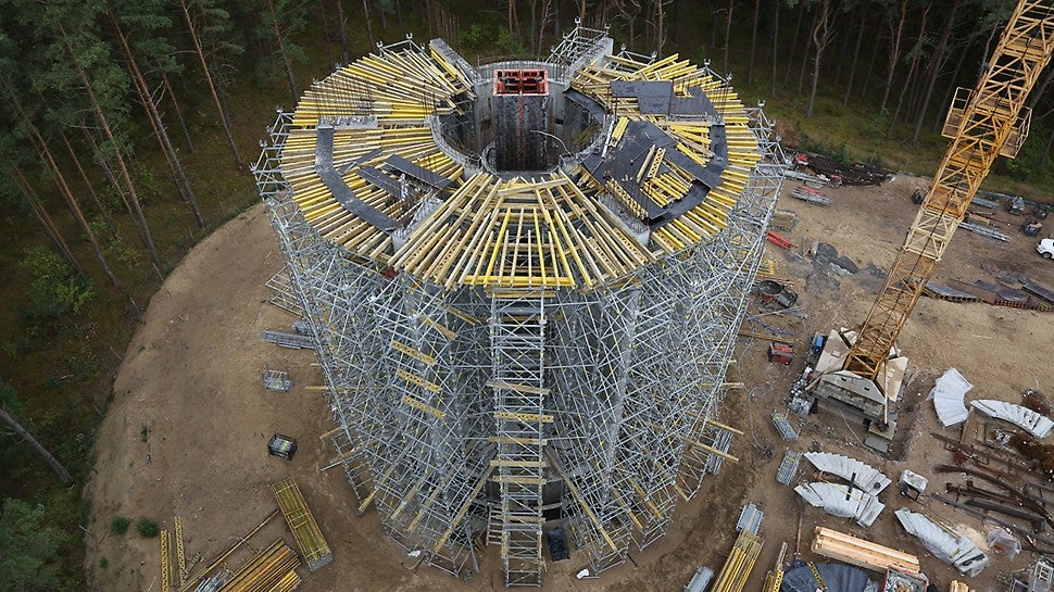 Podparcie dna żelbetowego zbiornika na wodę