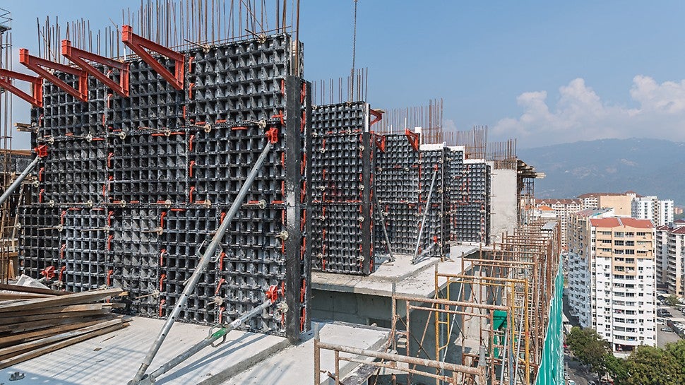 施工团队首次使用系统模板。建筑承包商: Rimbaco Sdn. Bhd., 马来西亚; 项目服务: 派利马来西亚子公司