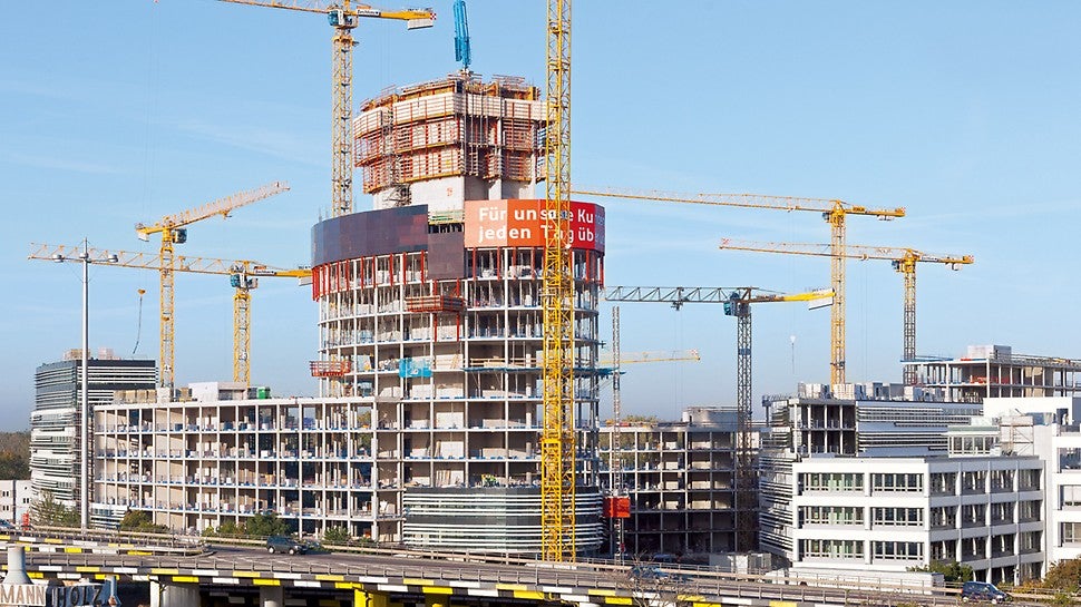 Der Vodafone Campus in Düsseldorf wird dominiert von einem markanten, 76 m hohen Büroturm.