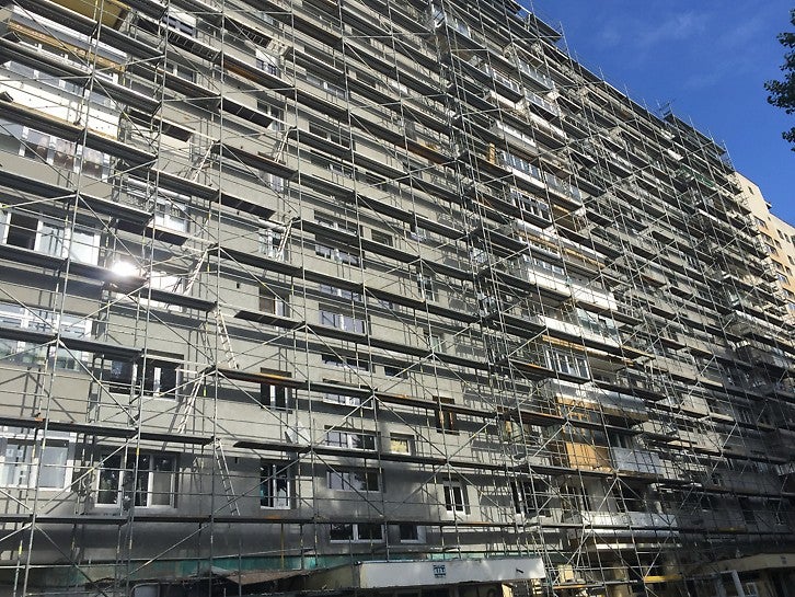 Schelă de fațadă PERI UP T72 pentru reabilitarea termică a blocului V10 - șos. M. Bravu, București