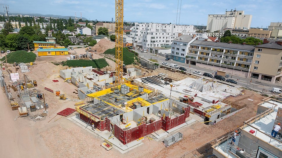 Os produtos da PERI As formas de paredes MAXIMO e as formas de placas SKYDECK garantiram um rápido progresso na construção.