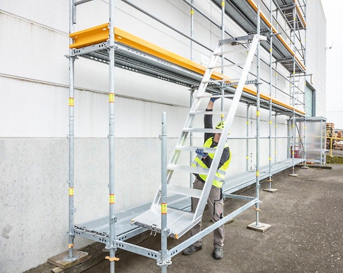 Lehké schodiště pro fasády s šířkou 67 cm