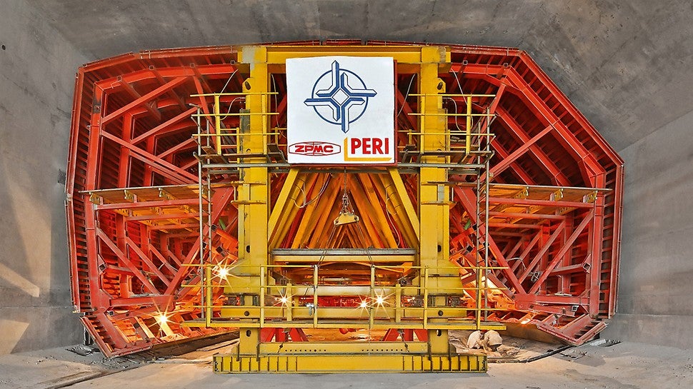 Tunelski segmenti dužine 180 m lijevali su se u osam 22,50-metarskih pojedinačnih segmenata - monolitno, bez sidara i vodeći računa o najstrožim dimenzionalnim tolerancijama. 