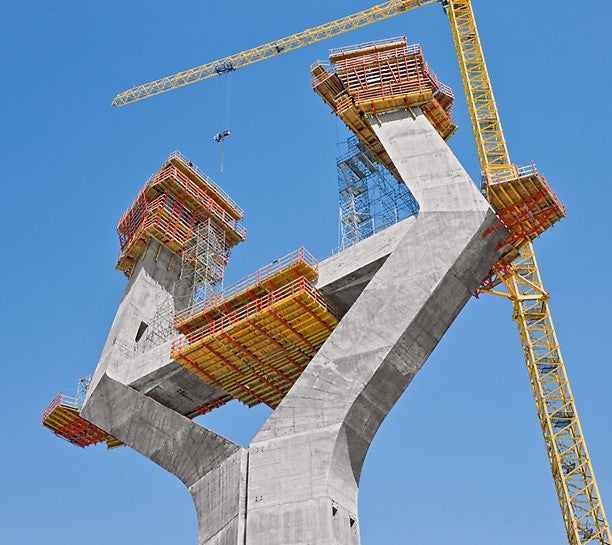 The VARIO GT 24 wall formwork was climbed on ACS R self-climbing brackets. Working platforms and access technology were likewise realized using standard systems.