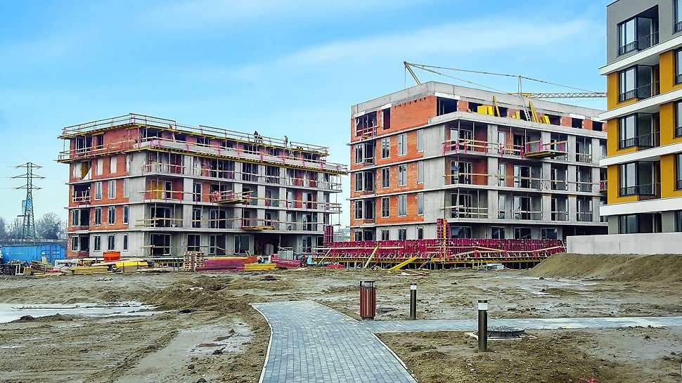 Výstavba Nového Ružinova je rozdelená do piatich etáp. V prvej a druhej etape prebieha výstavba štyroch podobných mestských víl s piatimi nadzemnými a jedným podzemným podlažím