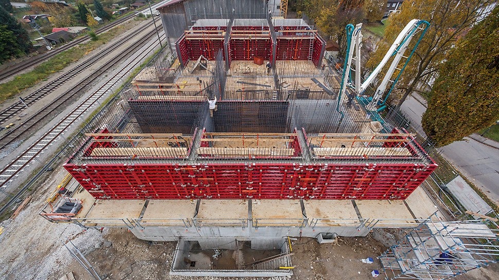 Das 34 m lange und 19 m breite Lagergebäude im Mindelheimer Bahnhofsbereich.