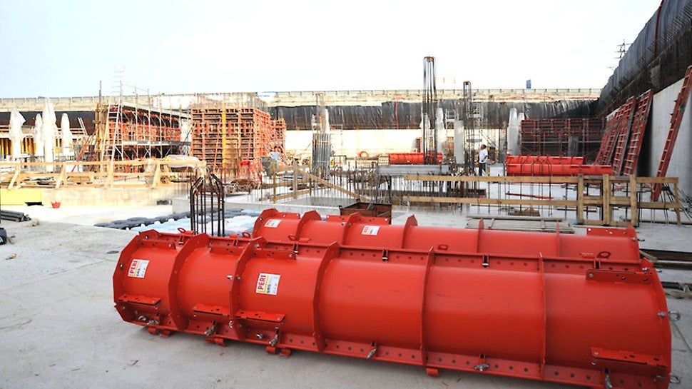 In primo piano la cassaforma SRS per i pilastri circolari