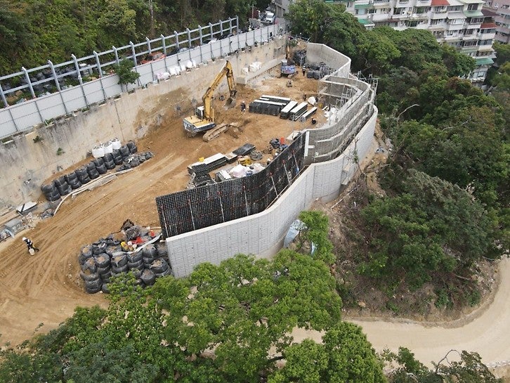 PERI DUO system formwork was used in a curved retaining wall project.