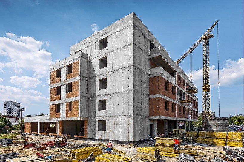 Polyfunkčný objekt INDUSTRA bol navrhnutý tak, aby svojím architektonickým výrazom a členením prirodzene udal charakter zástavby v danej lokalite. Nosný systém spodnej stavby bol navrhnutý ako kombinácia pásových základov realizovaných s debnením TRIO a základových pätiek v miestach koncentrovaného zaťaženia.