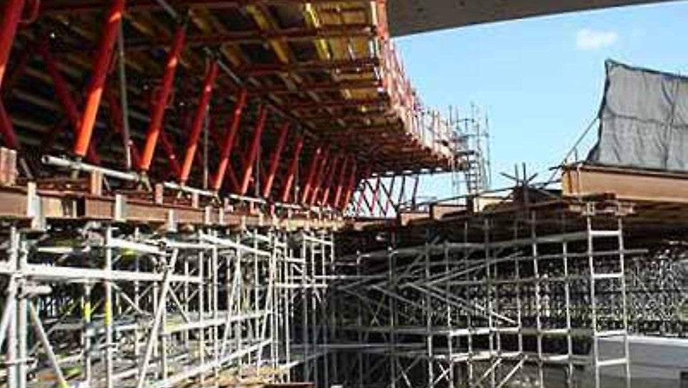 Vista lateral da PS16A - fase da regulação da cofragem