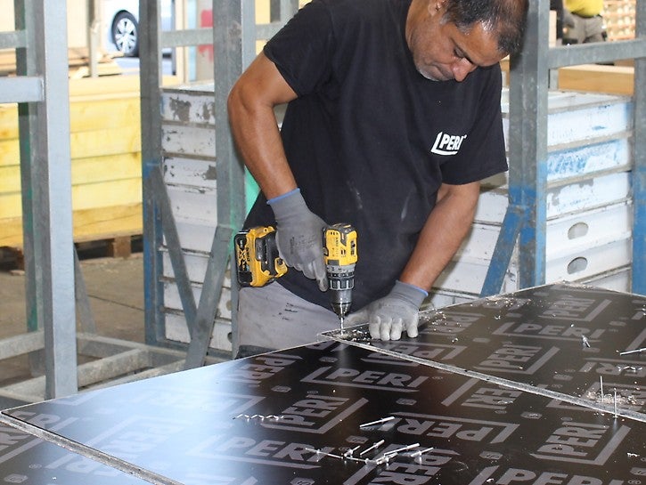 Notre service réparation possède une expertise pour le changement de peaux coffrantes