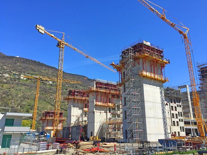 Le coffrage de voile PERI MAXIMO et les échafaudages grimpants CB assurent le bon déroulement des travaux. En raison des délais serrés, plusieurs noyaux ont été construits simultanément.