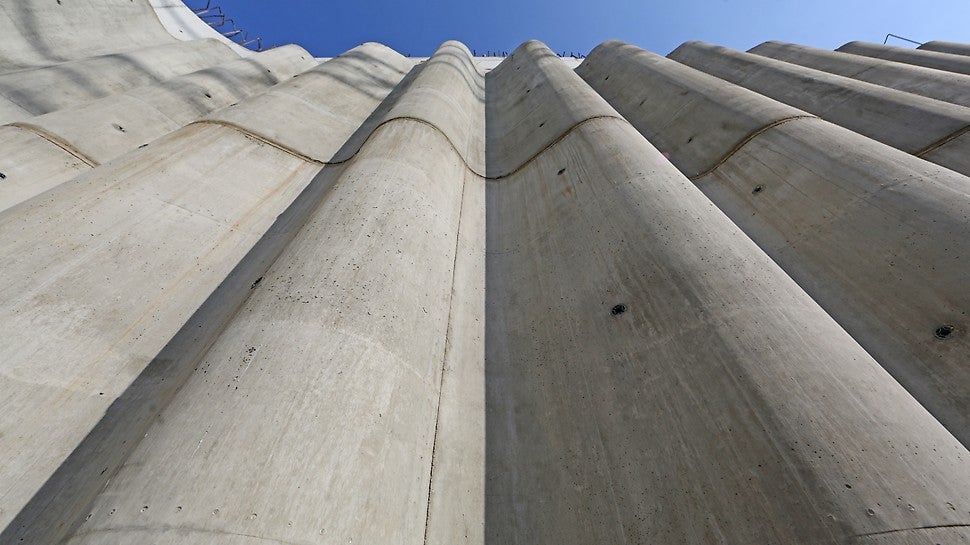 Sala koncertowa połączona łącznikiem z Państwową Szkołą Muzyczną I i II Stopnia w Jastrzębiu-Zdroju