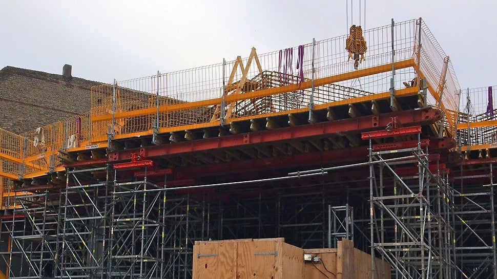 HDT bjælker understøttet af PERI UP